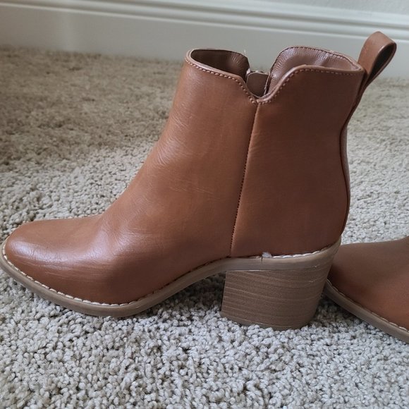 Brown Boots - Faux leather - Picture 2 of 16